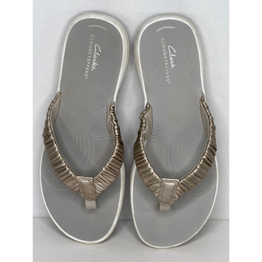 Clarks Cloudsteppers Arla Glitz Metallic Gold Ruched Flip Flop Sandals Womens 10 - Picture 10 of 10